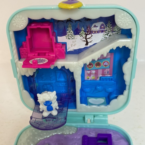 Polly Pocket Hidden Hideouts Frosty Fairytale - Picture 2 of 9